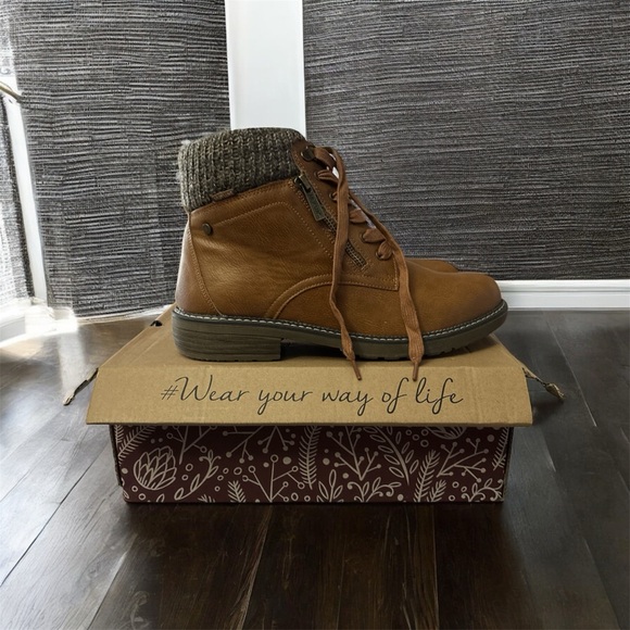 New Muk Luks Brown Ankle Boots with Knit Cuff - Picture 2 of 12